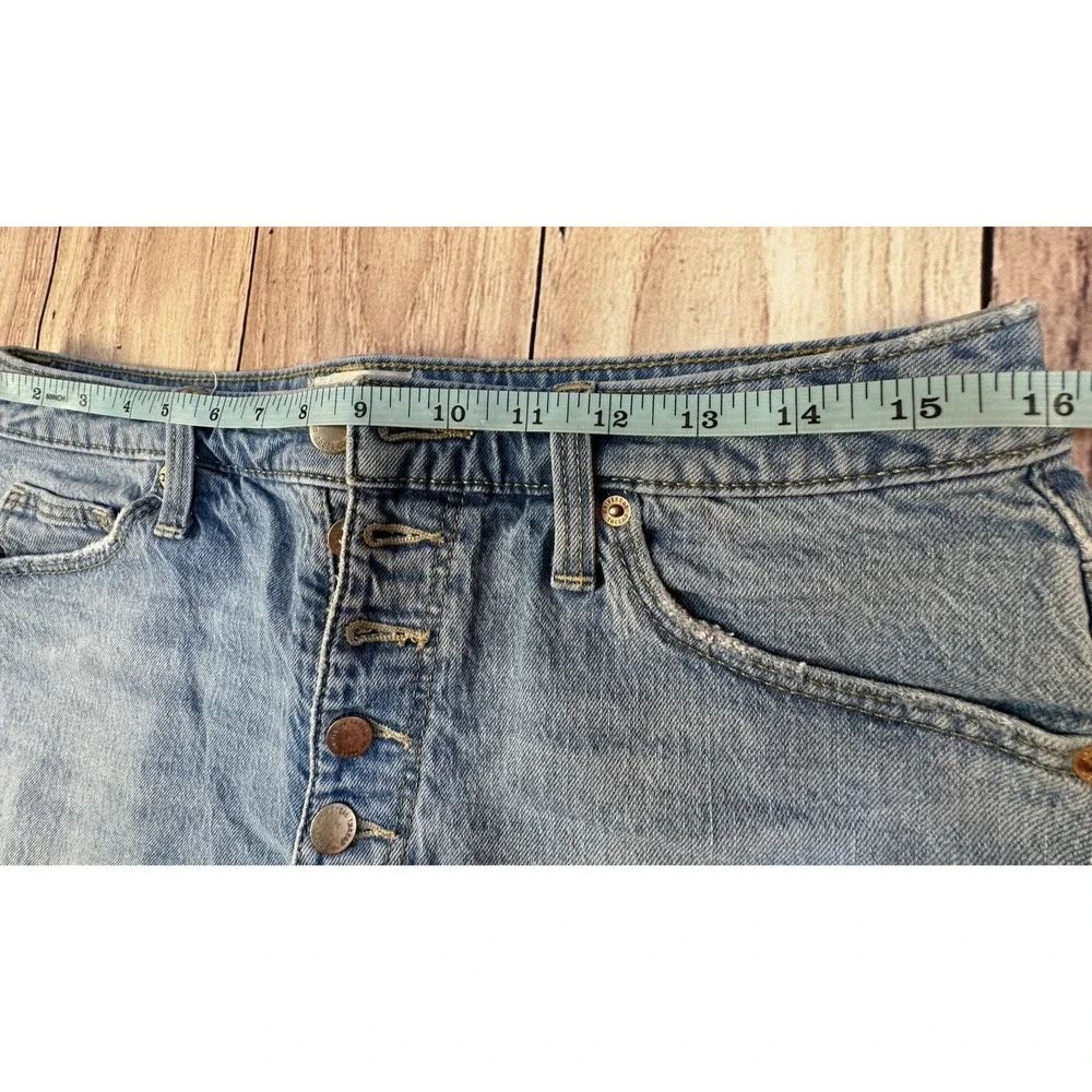 Universal Thread Jean Shorts Women Blue Buttonfly Distressed Light Wash 8/29R